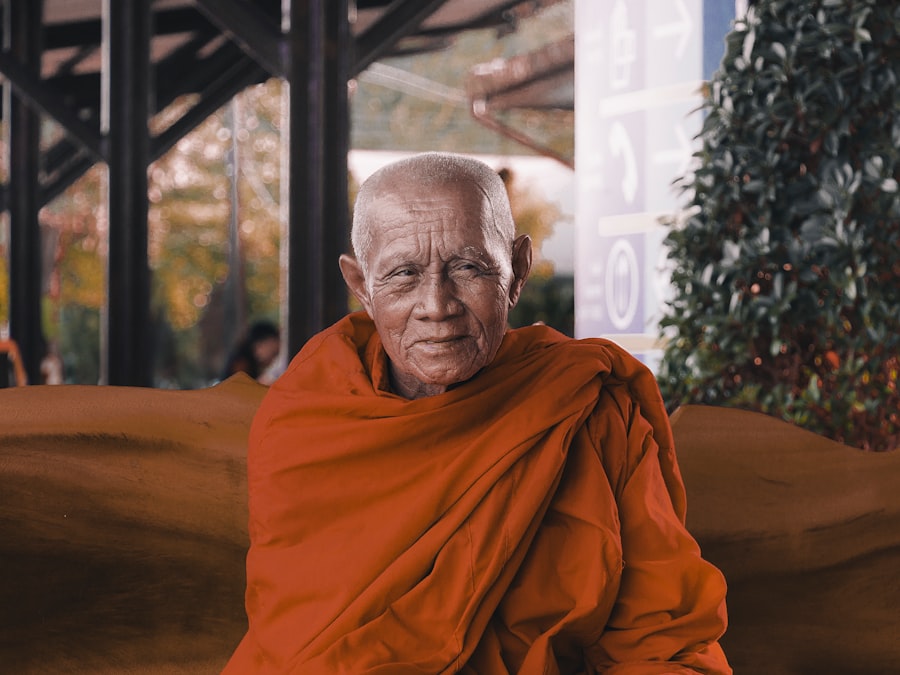 Photo Meditating monk